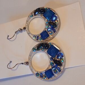 5/20 Elegant Blue and Silver Earrings 💙